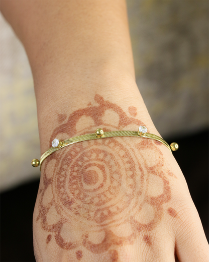 Gold bracelet with Small Diamond Stone