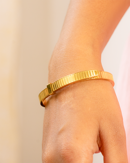 Strap Glow Stainless Steel Bangle Bracelet